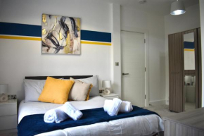 Lux 2-Bed Apt Central Location Balcony & Parking